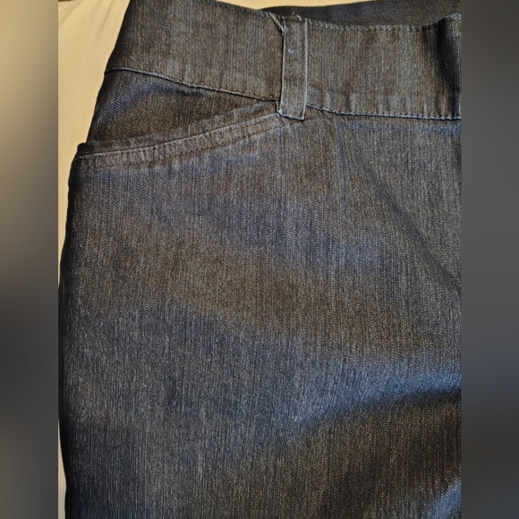 Christopher & Banks CJ Banks Classic Fit Comfort Waist Denim Capris Size 18W NWT - Picture 6 of 10